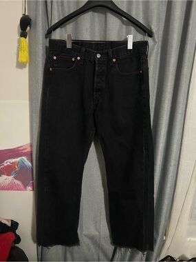 Levi’s Black Straight-Leg Jeans - Classic Casual Style